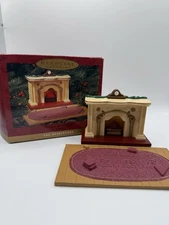 Hallmark 1993 The Bearingers Fireplace Flickering Light Display Tested w/Box