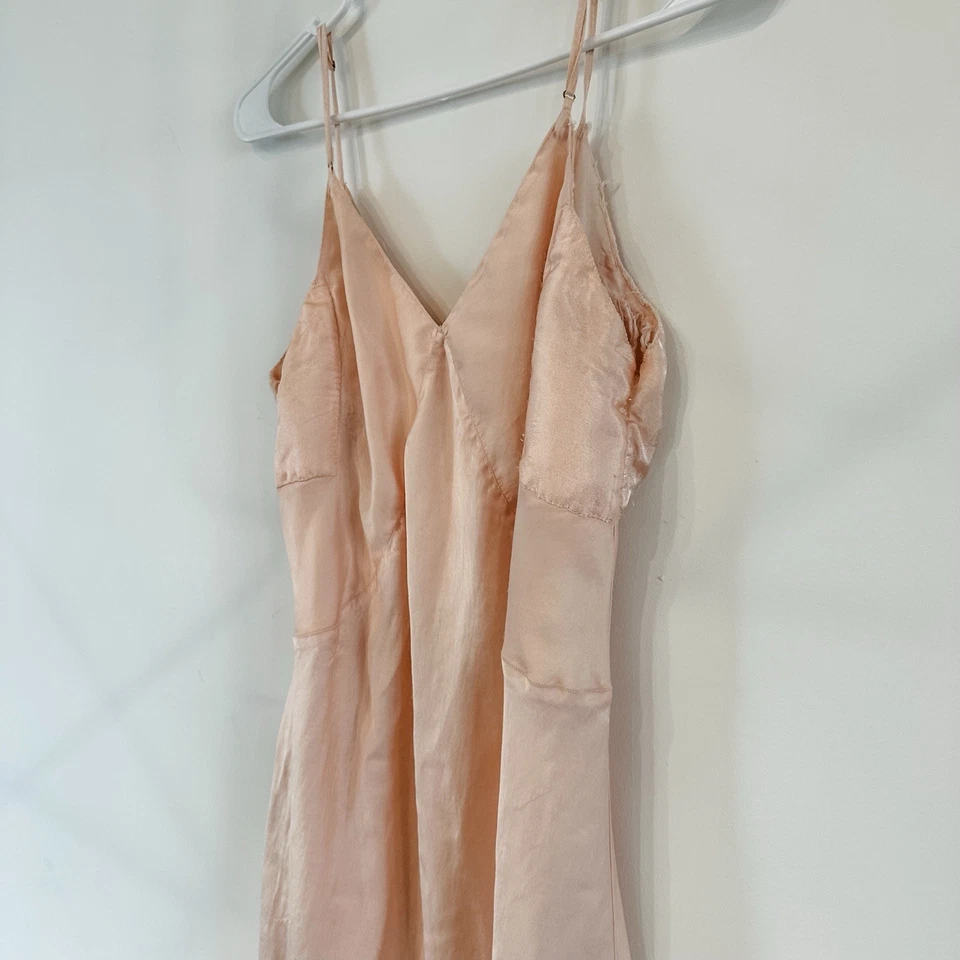 Camisón sin cordones grande de colección de los años 40 para damas satinado melocotón Foto 4 de 4