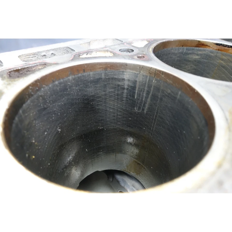 Damaged 1985--1988 BMW E28 535i E24 635CSi M30 3.4L 6-Cyl Engine Cylinder Block — 第 3/4 张图片