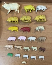 Lot Of 24 Plastic And Rubber Toy Pigs From 3/4  Long To 3 3/4  Long Farm Set Toy