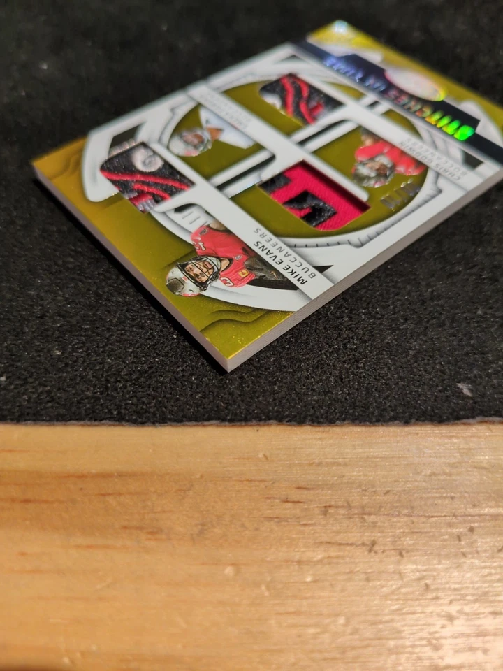 Mike Evans/Emeka Egbuka/Chris Godwin/10 SSP certificados 2025 Foto 4 de 4