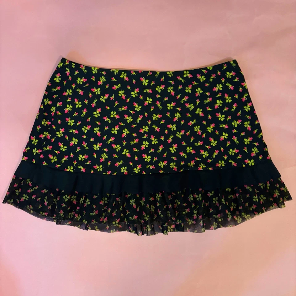 Betsey Johnson Black & Pink Rosebud Floral Mini Skirt / Swimsuit Cover Size M-L - Image 4 of 4