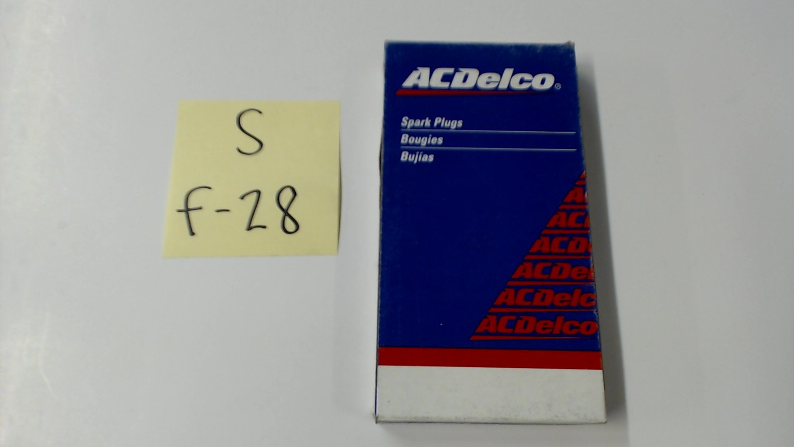 R46TSX Lot of 8 Spark Plugs