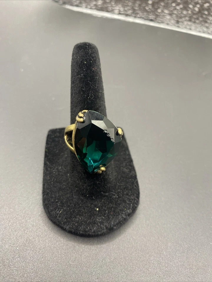 Anillo de cóctel vintage chapado en oro Chloe + Isabel talla 6 Foto 2 de 4