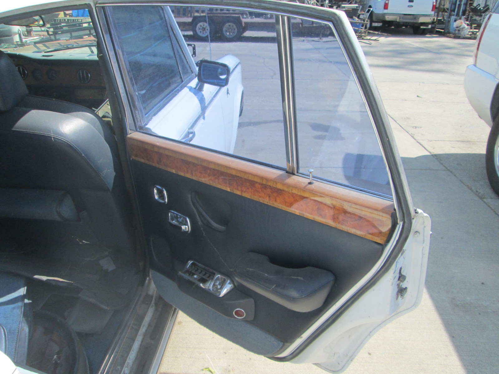 Rolls Royce Silver Shadow II 1980 - RH Rear Door Shell 