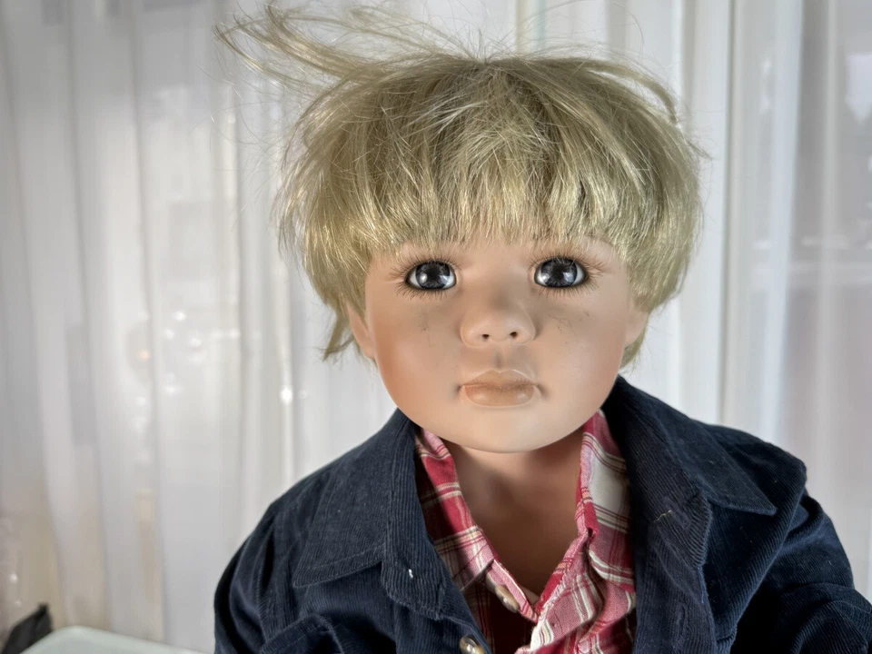 Bambola artistica da collezione ragazzo Christine arancione bambola di porcel... - Immagine 3 di 4