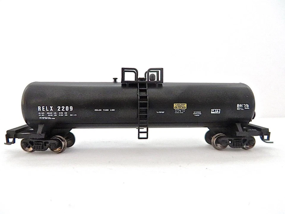 N Gauge Athearn Runner Pack of 3 Single Dome RELX Tank Cars Low Ship - Image 3 of 4