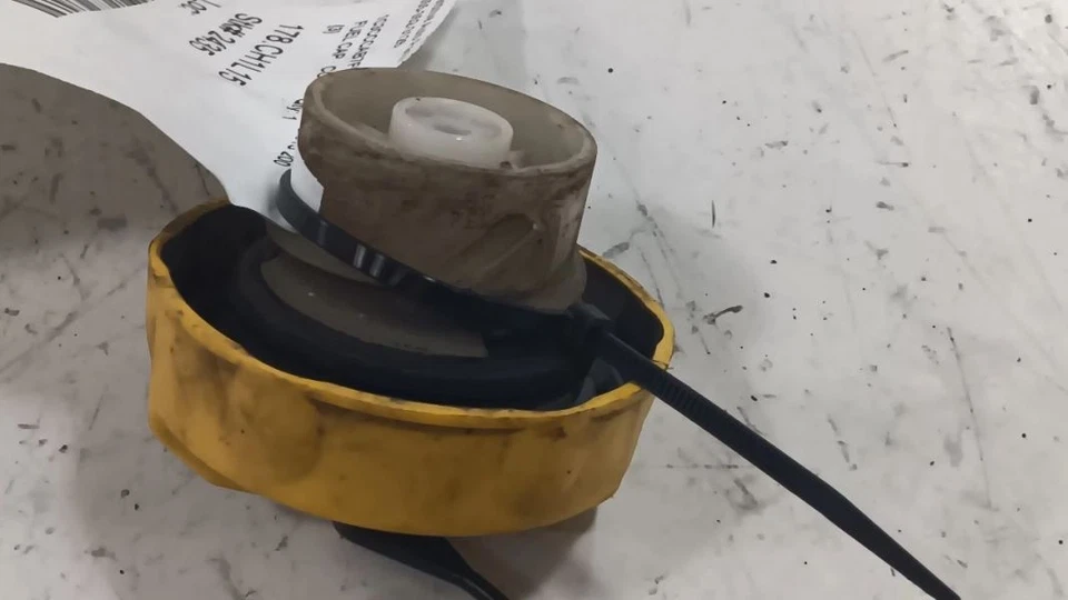 Chrysler 200 Gas Tank Fuel Cap  2015 2016 2017 - Image 3 of 4