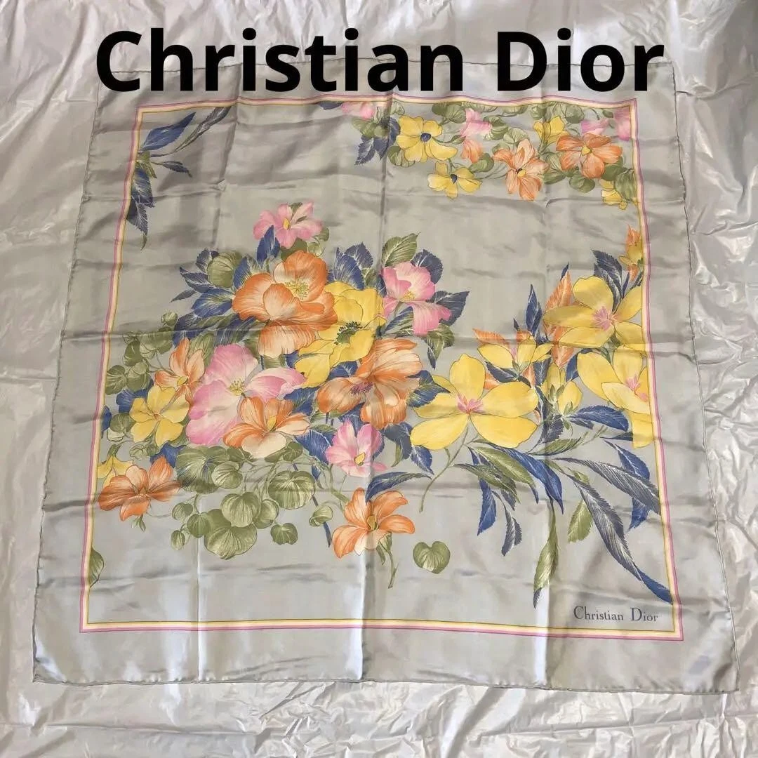 Foulard Christian Dior en soie 75*75