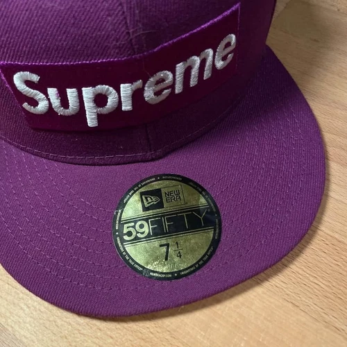 Chapeau violet suprême nouvelle ère