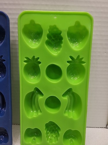 Silicone Fruit Molds Set Of 3 Banana Strawberry Apple 4" x 8.5" - Picture 4 of 11