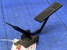 2002-2005 Jeep Liberty Accelerator Pedal Assembly Genuine OEM Part 53013527AA