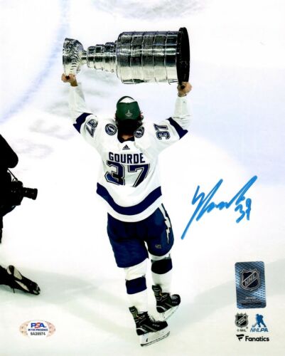 Photo dédicacée signée Yanni Gourde 8x10 LNH Tampa Bay Lightning PSA COA - Photo 1/2