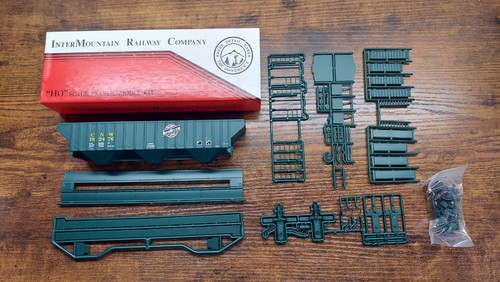 Kit de tolva de 3 bahías InterMountain Chicago North Western escala HO #182476 CNW-10 | Condition: New