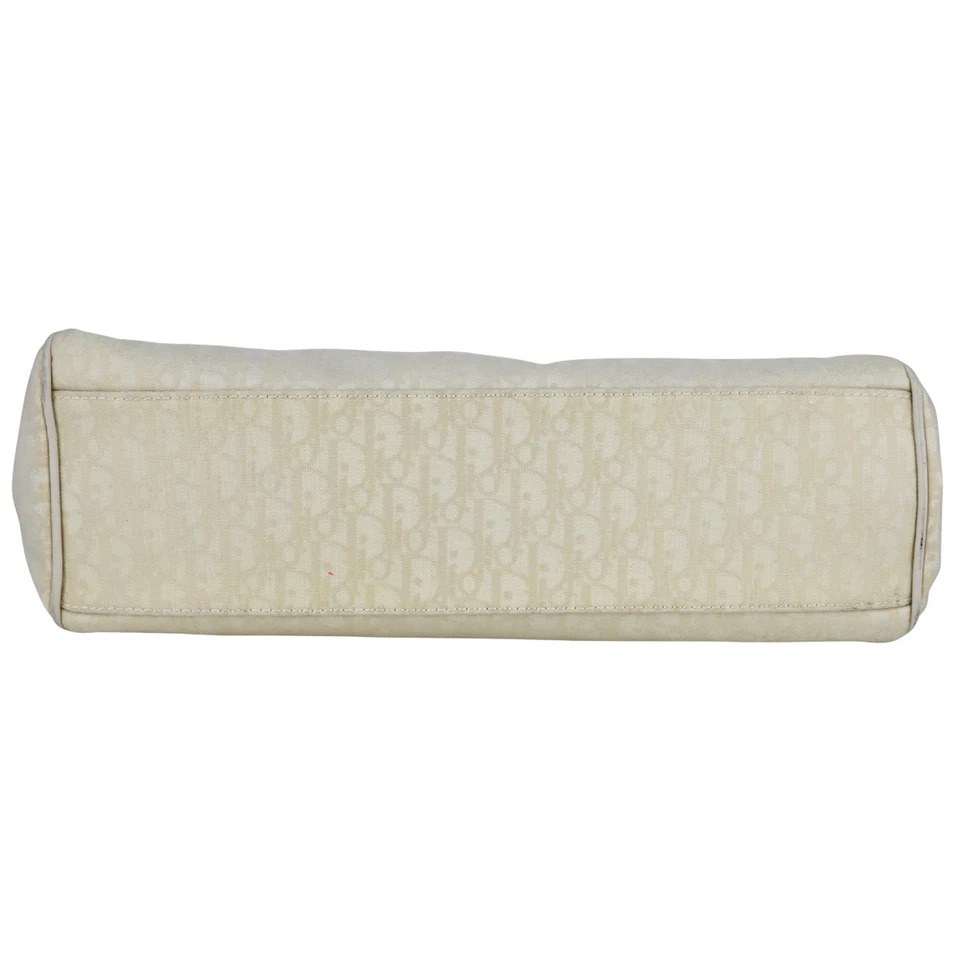 Precioso bolso de hombro de nailon con monograma blanco roto Dior Foto 3 de 4