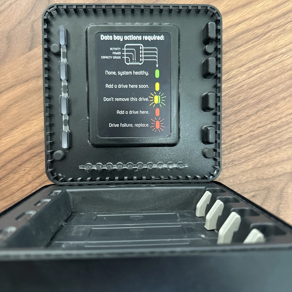 Drobo DDR3A21 USB 3.0 NO DRIVES - Image 4 of 4