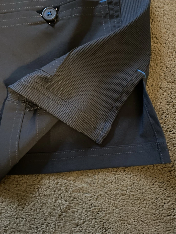 ***NUEVO CON ETIQUETAS*** TOP EXFOLIANTE KOI BASICS “KATIE” ABRIGO SIMULADO CARBÓN XS Foto 4 de 4