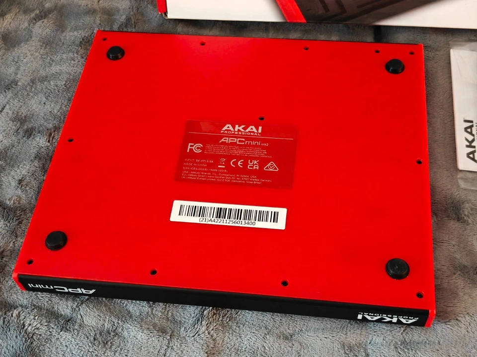 AKAI Professional APC Mini MK2 - Controller MIDI USB con 64 pad RGB Ableton Live - Immagine 2 di 4