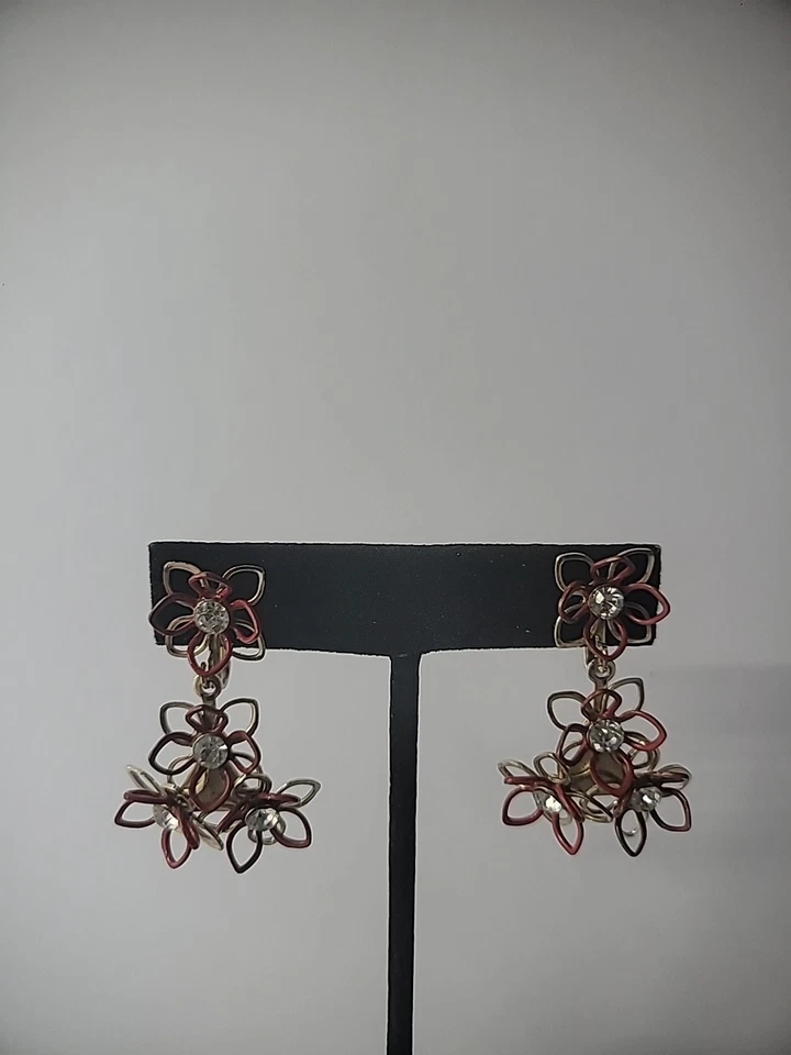 Vintage Earrings Clip On Screw Back Gold Tone Red Accents Crystals White Jewelry - Image 4 of 4