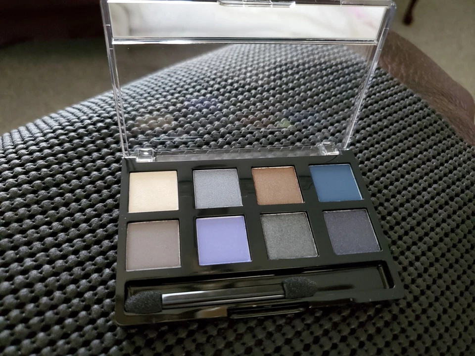 Avon True Color 8 in 1 Eyeshadow Palettes in Starry Nights New - Image 2 of 2