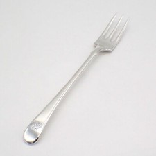 Tenedor de tres dientes de plata esterlina 1763 Londres arco y cresta de flecha Early George III