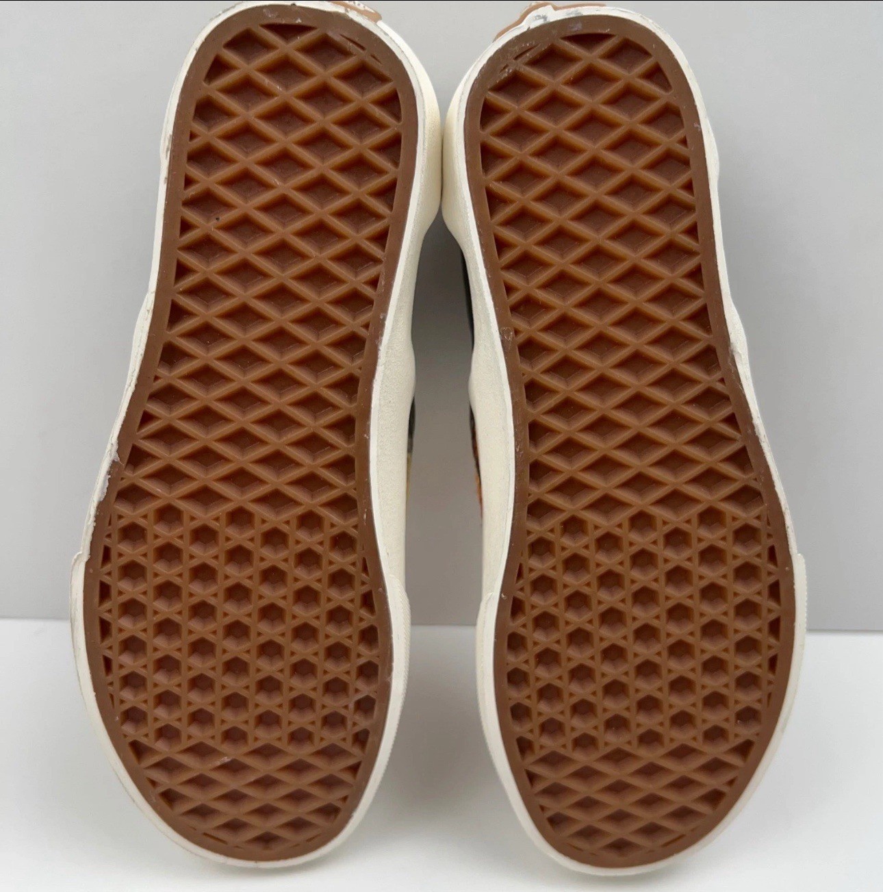 Michel Kors Keaton Women’s Fashion Slip On Shoes Beige Size: 8M Fits 7.5 thumbnail 3