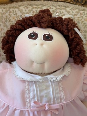 Vintage 1982 Signed Xavier Roberts Soft Sculpture Little People Pal Girl Doll