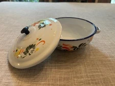 STURDY PINE VINTAGE ENAMELWARE 10 1/2" ROUND POT W/ LID