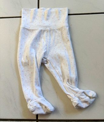 H&M Baby Strampelhose mit Füßen Gr. 56 Weiß gepunktet Baumwolle elastisch