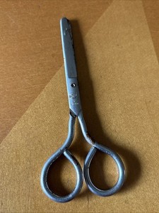 Vintage WEYERSBERG Solingen WEST GERMANY Children School Scissor King Crown Logo