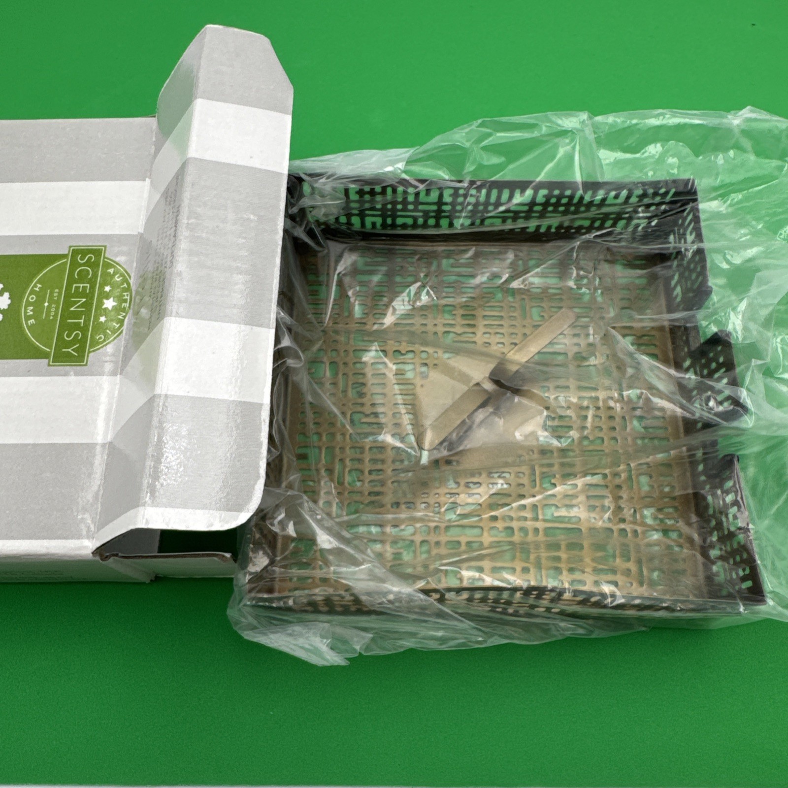 Scentsy Trellis Square Warmer Stand Metal, Brass Color