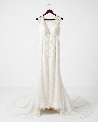Davids Bridal Mermaid Wedding Dress 10 Lace V-Neck Ivory Fit Flare Train Gown
