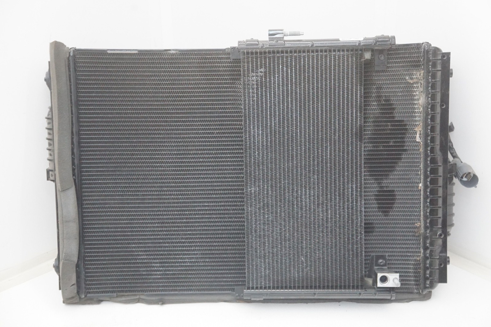 McLaren GT 2022 REAR+LEFT Ac condenser P/N 11L0359CP