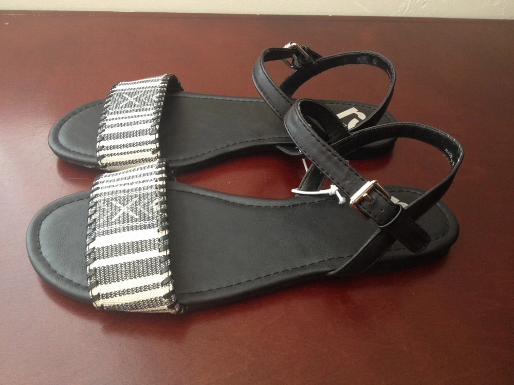 NEW R Report MSRP 59 Report Footwear Black beige Flat Sandals