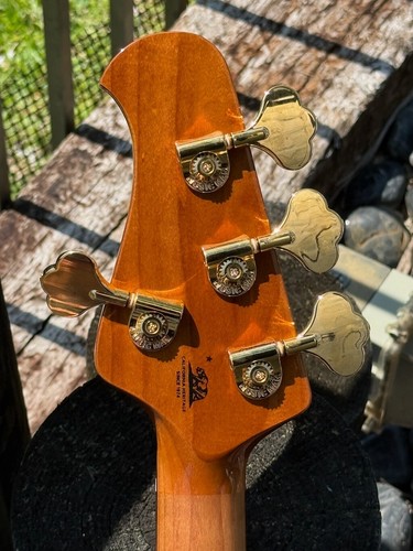 2022 Music Man Stingray Special HH basso oltraggioso turchese scintillante con oro!! - Foto 7 di 15