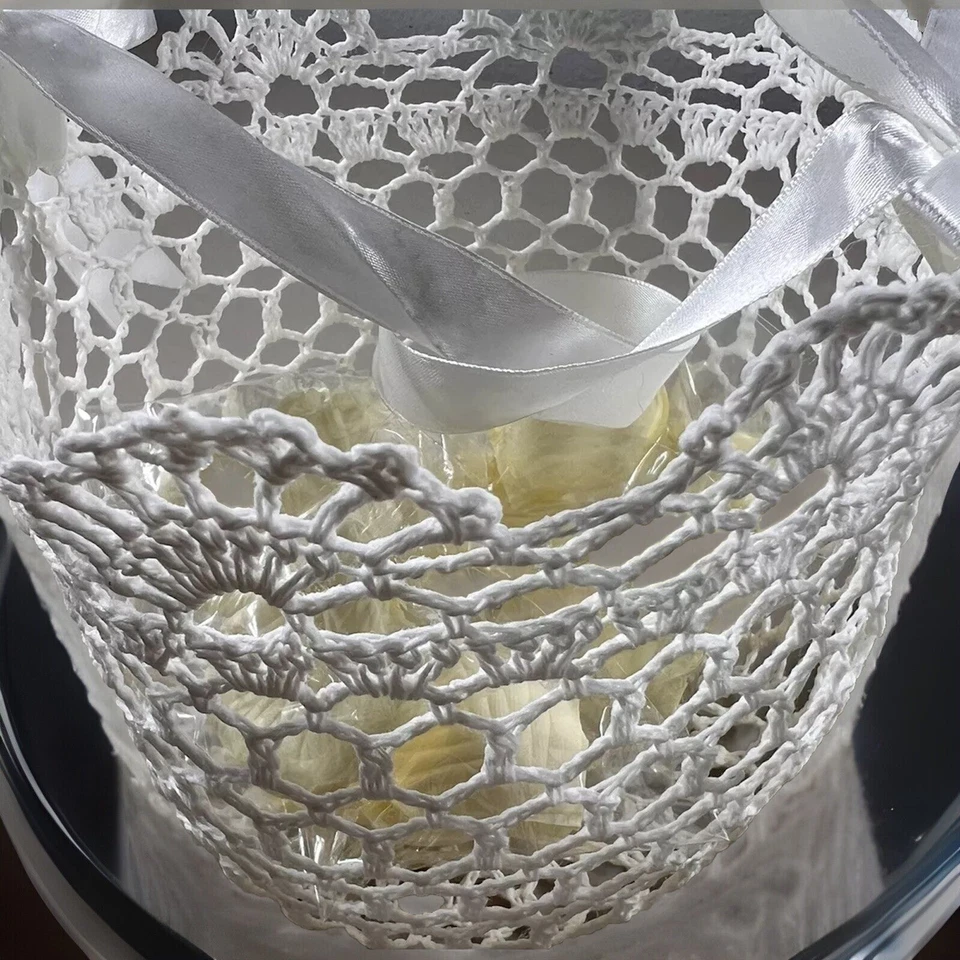Cesta nupcial niña flor ganchillo pétalos florales anillo portador almohada blanca nueva Foto 3 de 4
