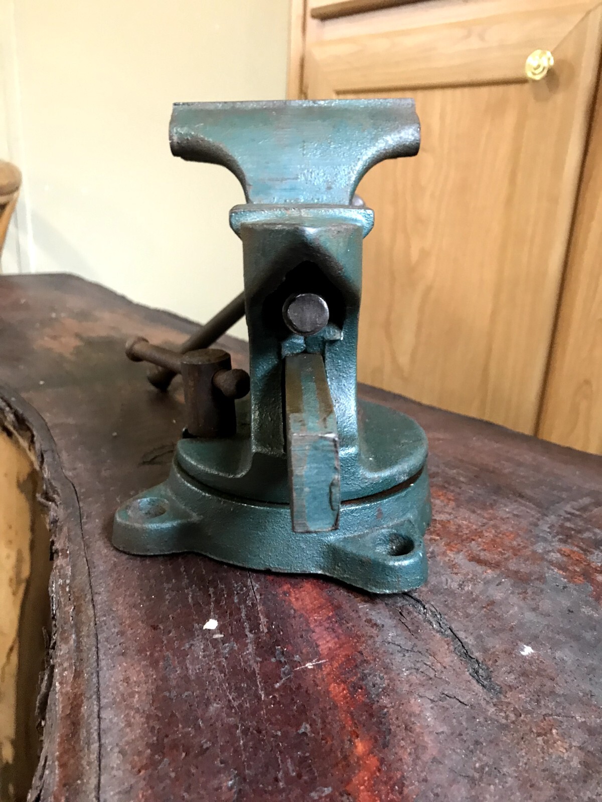 Vintage Chief L4 4” Bench Vise w/ Pipe Jaws & Anvil Swivel Base USA