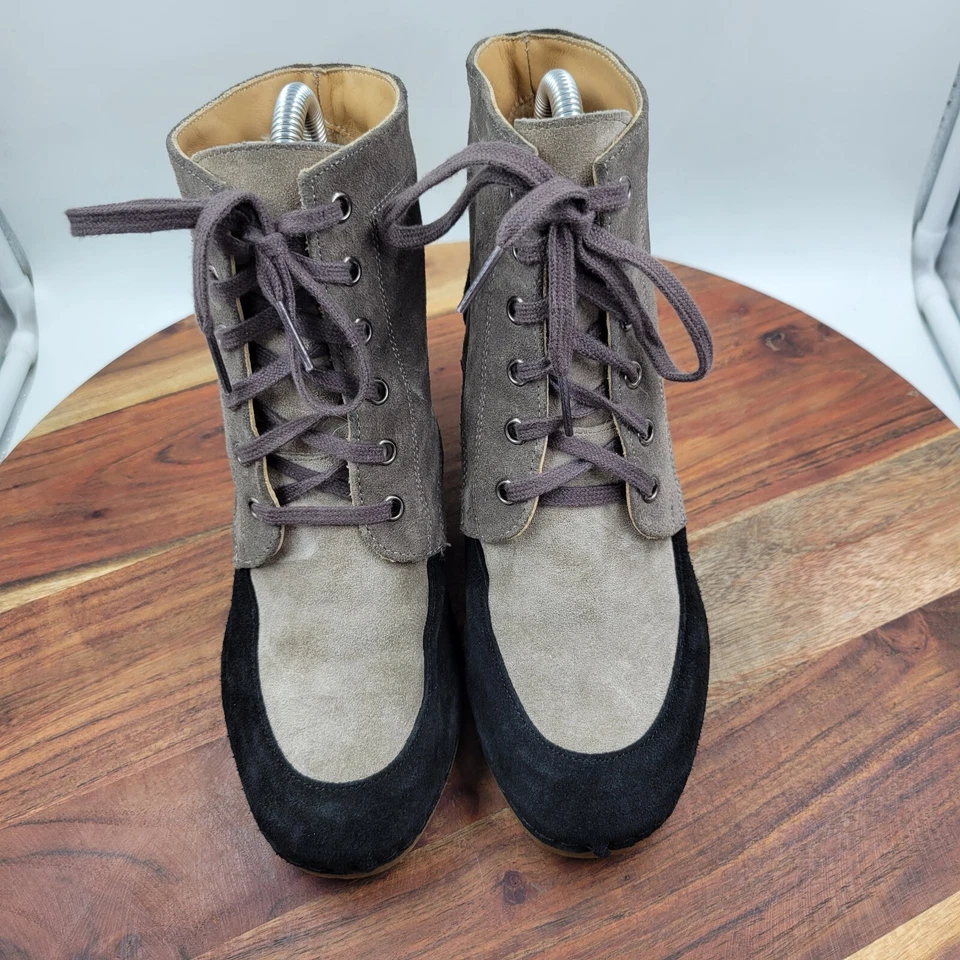 Bettye Muller Wedge Boots Women's 38 / 7.5 Black Gray Suede Lace Up Gum Booties - Image 3 of 4