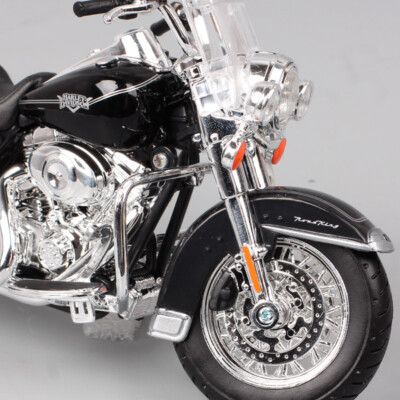 1/12 Maisto HD 2013 Harley FLHR Road King Classic Motorcycle