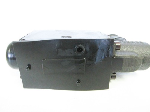 Parker D1VL81CV-72 D1VL Lever Operated Directional Control Fluorocarbon Valve - Picture 3 of 3