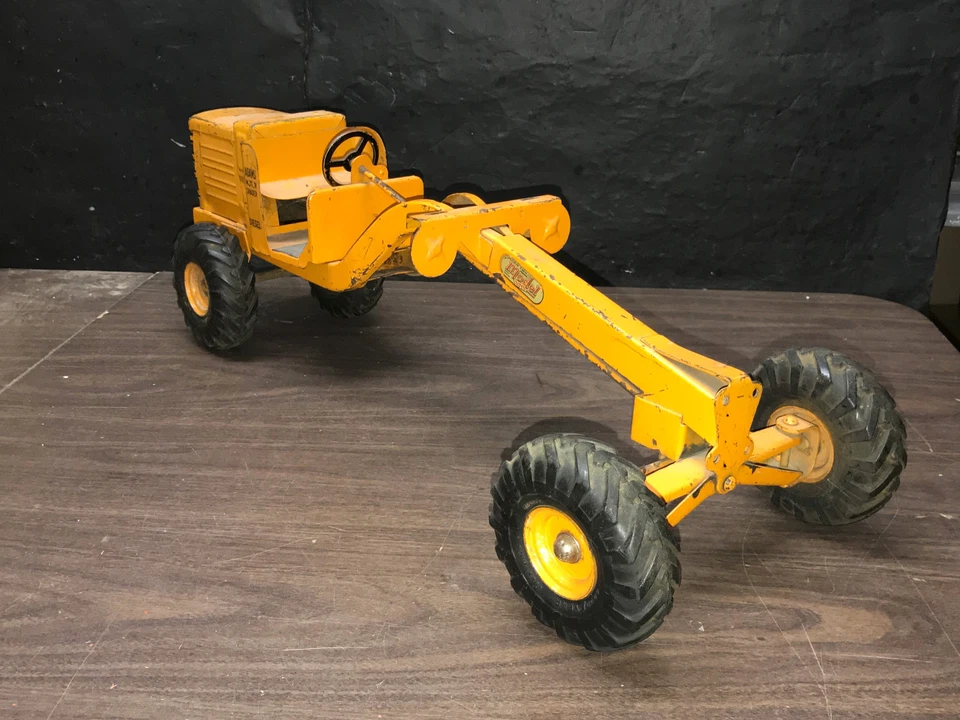 Pressed Steel Doepke Model Toys Adams Diesel Motor Road Grader - Image 2 of 4