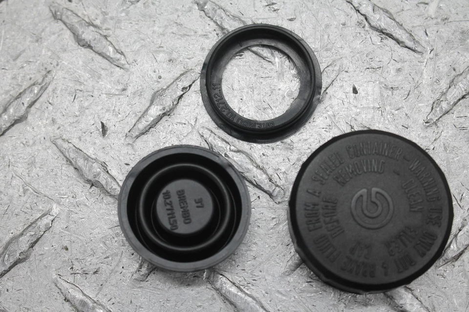 2016 KTM 690 DUKE REAR BACK BRAKE MASTER CYLINDER W RESERVOIR - Image 2 of 4