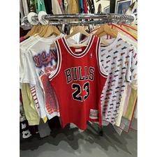 Mitchell & Ness Michael Jordan #23 Chicago Bulls Hardwood Classics Jersey Sz L
