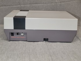 Nintendo NES Entertainment System Action Set in Box + 10 Nes Games All Tested