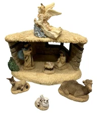 Nativity Scene Figurine Manger Set With Angel & Animals READ