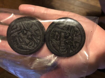 2 mew oreo cookies In Mint Condition!