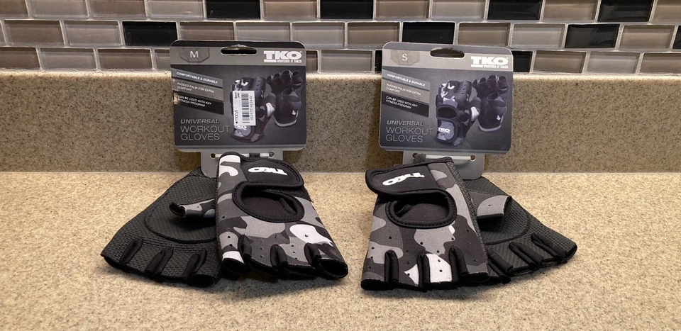 Guantes de Entrenamiento Macys TKO Negro Gris Camuflados 1 Pequeño y 1 Mediano ¡MIRA 2 pares! Foto 2 de 4