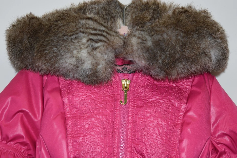 $252 Nuevo Abrigo Chaqueta Larga JUICY COUTURE Niñas Rosa Bordado PARKA Puffer 2 4 Foto 3 de 4