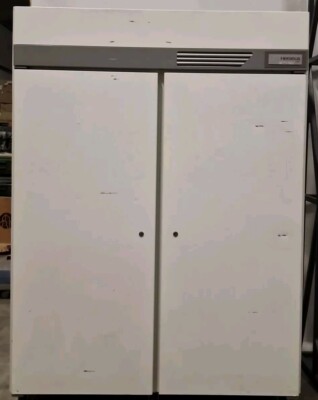 Hereaus Enet Trockenschrank begasungsfähig H202 x B146 x T82cm³