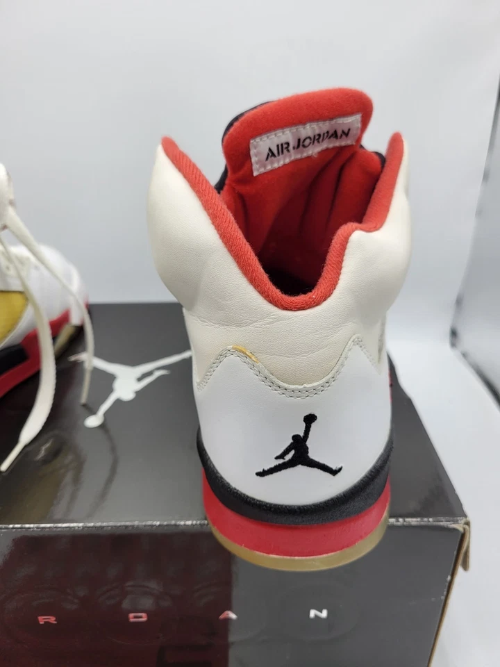 Air Jordan 5 Retro Rojo Fuego 2013 Hombres Talla 8 Blanco 136027-162*no estoy seguro si es original Foto 4 de 4